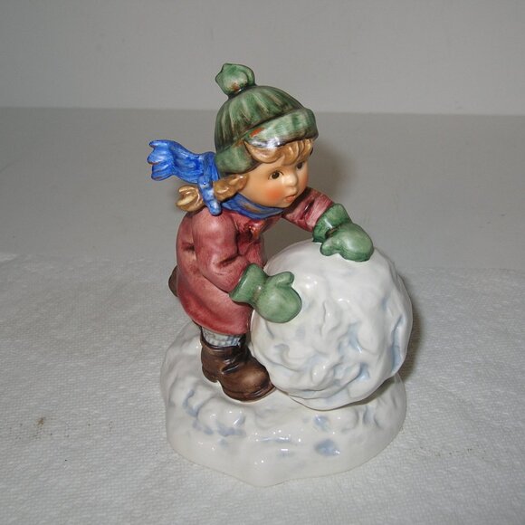 Goebel Hummel  Figurine “FIRST SNOW” #2035 TMK7 6" Tall Germany MINT - Picture 1 of 6